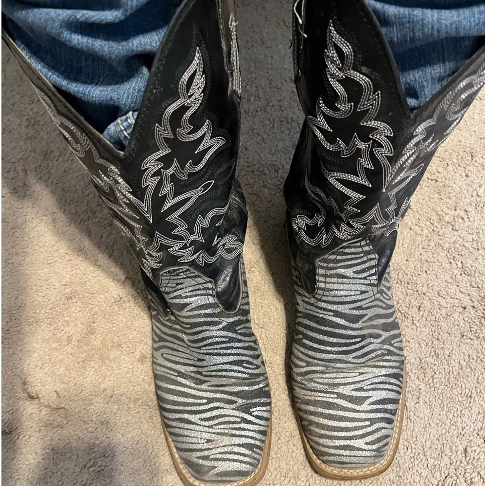 Roper ladies size 9 boot.
